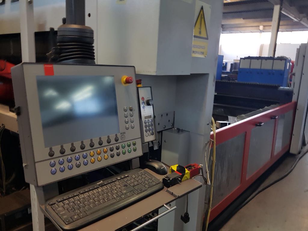  BYSTAR 3015  2004